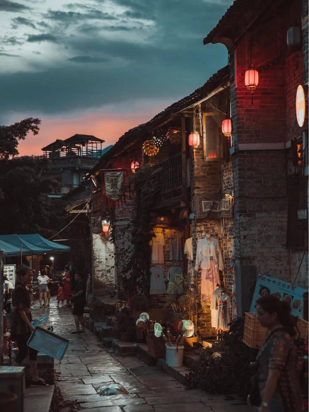 打开二三三乐园-机智问答,涵盖知识百科、悬疑解谜等多领域问题解答
